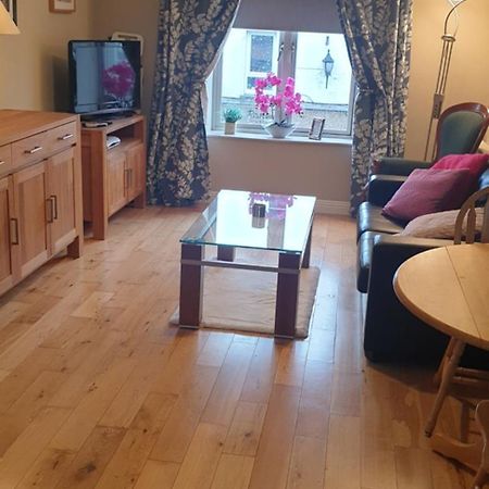 Town Centre Apartment Трим Экстерьер фото