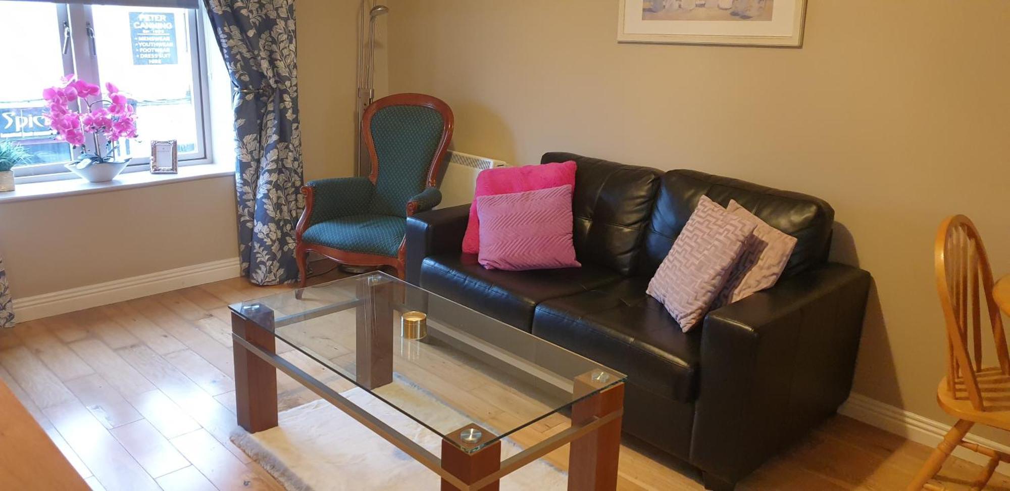 Town Centre Apartment Трим Экстерьер фото
