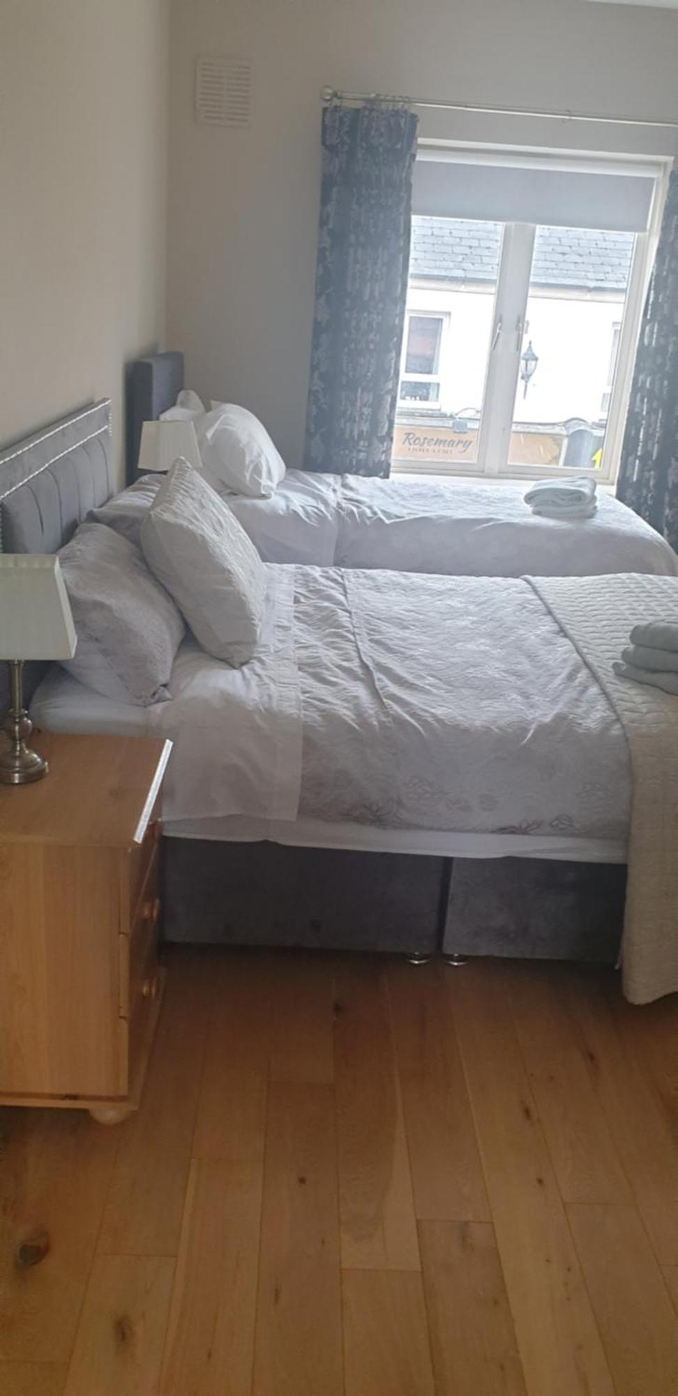 Town Centre Apartment Трим Экстерьер фото